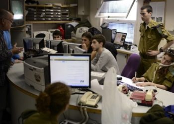 Stabssjef anbefaler å stenge IDF Radio