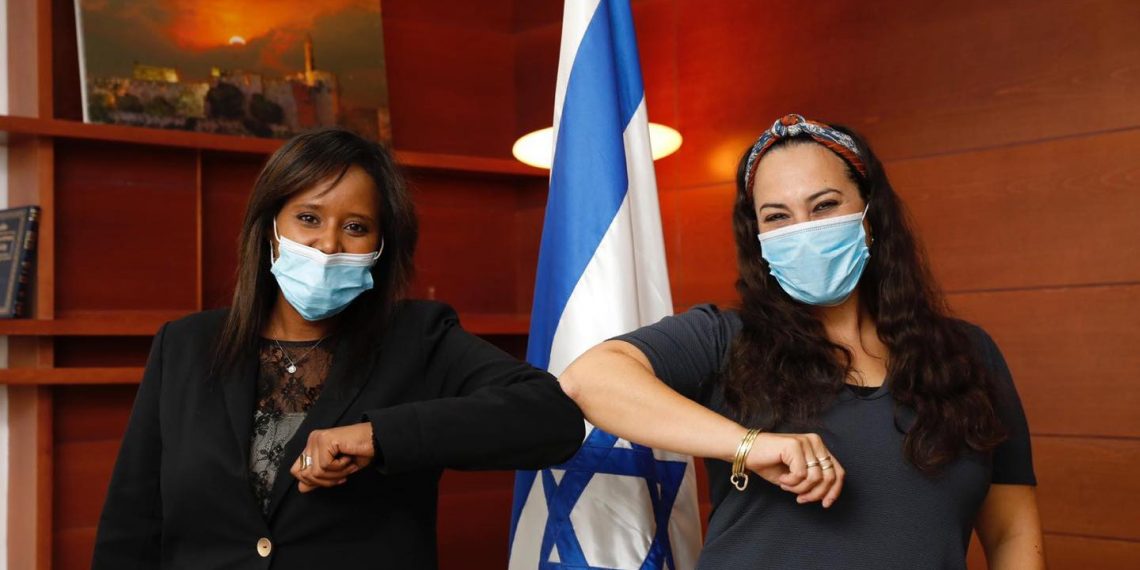 Yael Eckstein (t.h) med Israels Aliya-minister Pnina Tamano-Shata  (Facebook).