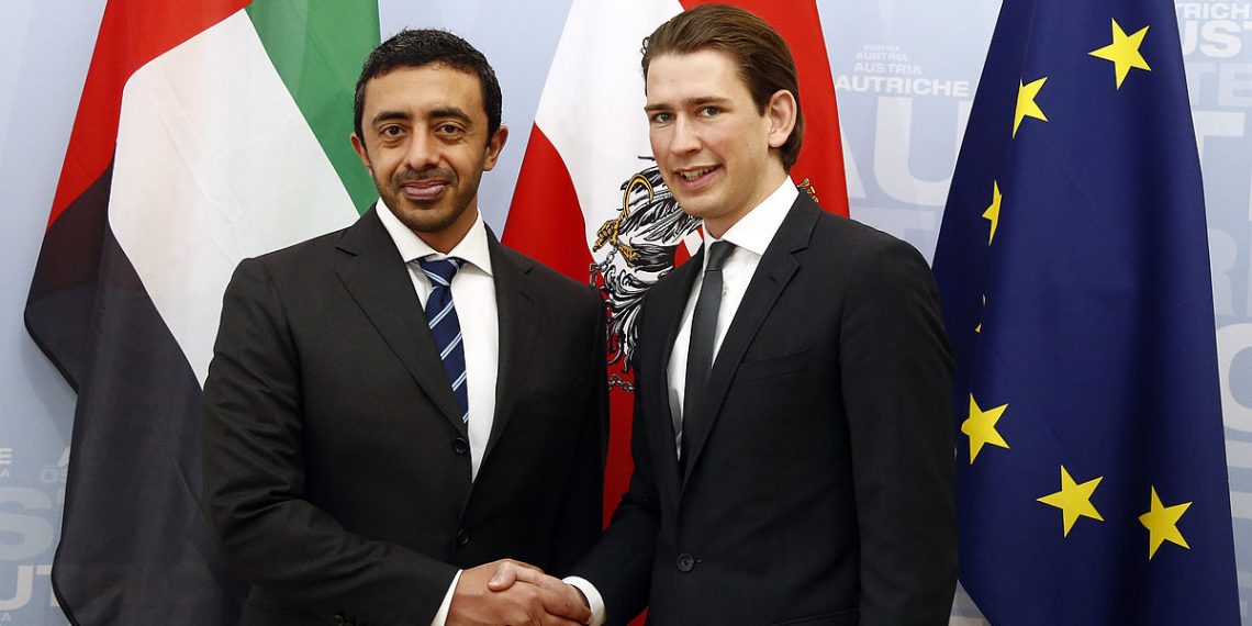 Emiratenes utenriksminister i møte med Østerikes Israel-vennlige rikskansler Sebastian Kurz. Foto: Österreichische Außenministerium, i Wikimedia Commons.