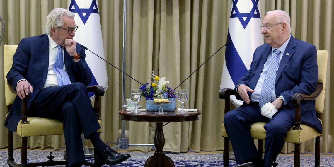 Israels president Reuven Rivlin i møte med FNs spesialkoordinator for fredsprosessen i Midtøsten, norske Tor Wennesland, i mars 2021 (foto: Spokesperson unit of the President of Israel, i Wikimedia Commons).