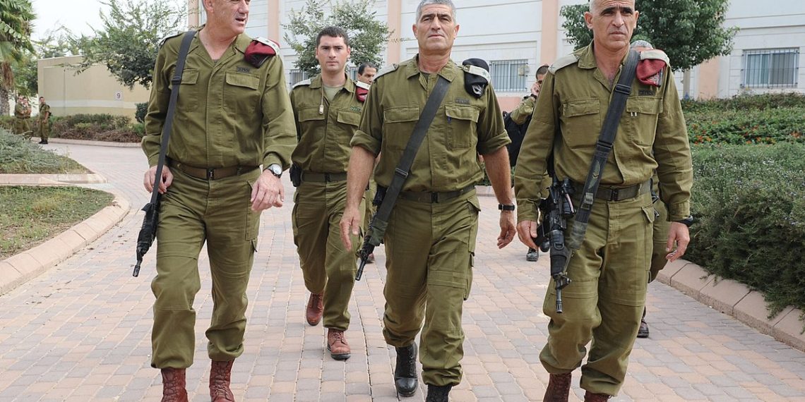 Benny Gantz (venstre). Foto: Sgt. Shay Wagner - https://www.flickr.com/photos/idfonline/8118705376/.