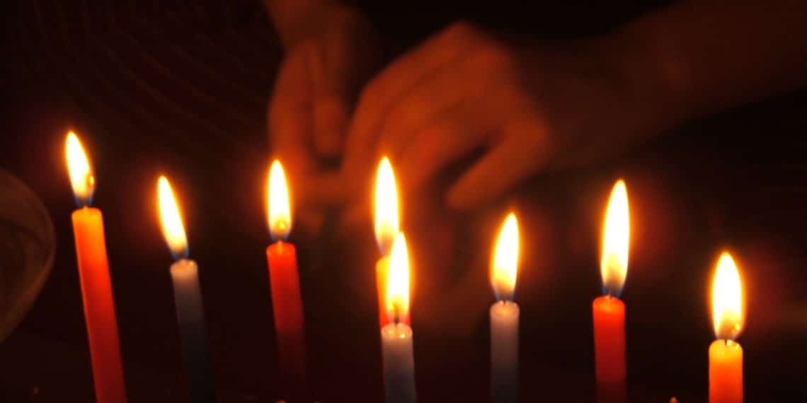 Hanukka. Foto: https://commons.wikimedia.org/wiki/User:Chenspec.