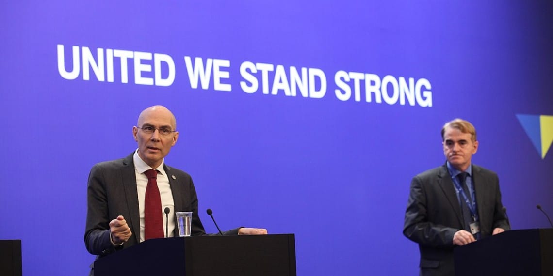 Volker Türk. Foto: Bulgarian Presidency - https://commons.wikimedia.org/wiki/File:Press_conference_Volker_Turk,_Assistant_High_Commissioner,_UNHCR_%2825017462857%29.jpg.