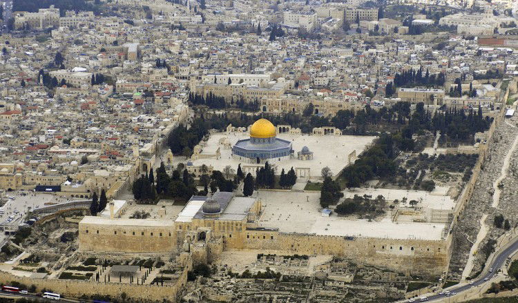 Tempelhøyden i Jerusalems gamleby. Foto: Godot 13/Andrew Shiva - https://commons.wikimedia.org/wiki/File:Temple_Mount_%28Aerial_view,_2007%29_01.jpg.